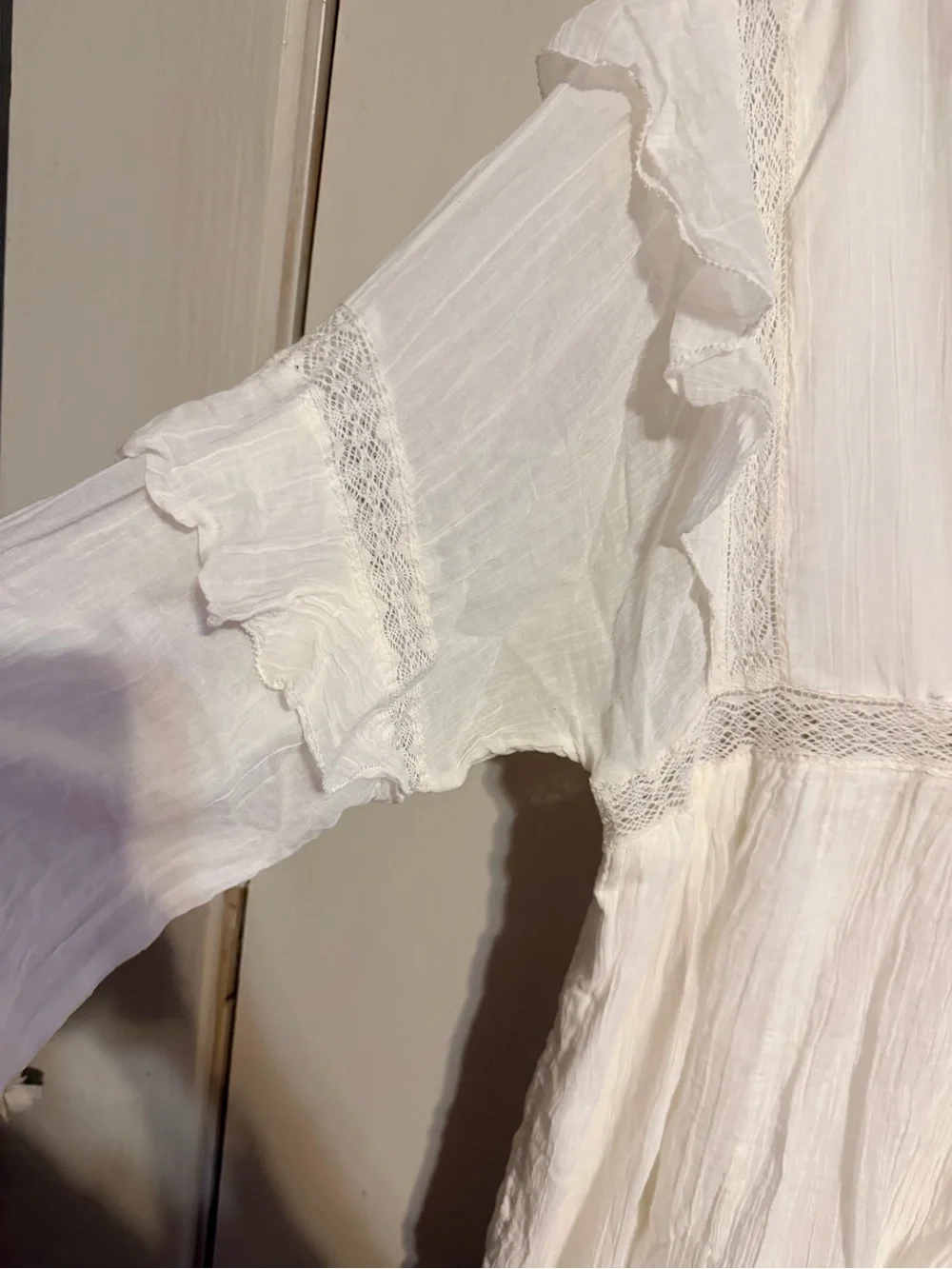 Free People White Gauze Lace Trim Boho Peasant Blouse Flutter Sleeve Medium